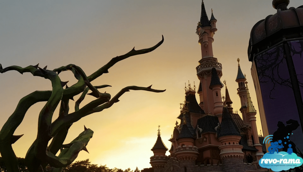 revorama-pokemon-go-plus-halloween-disneyland-paris